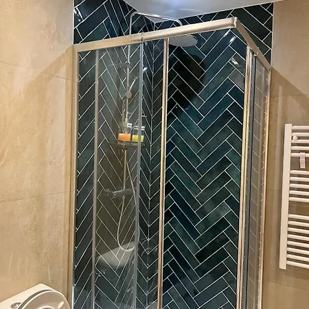 Elegant And Modern Fully Equipped Near Paris