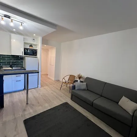 Elegant And Modern Fully Equipped Near Paris アパート